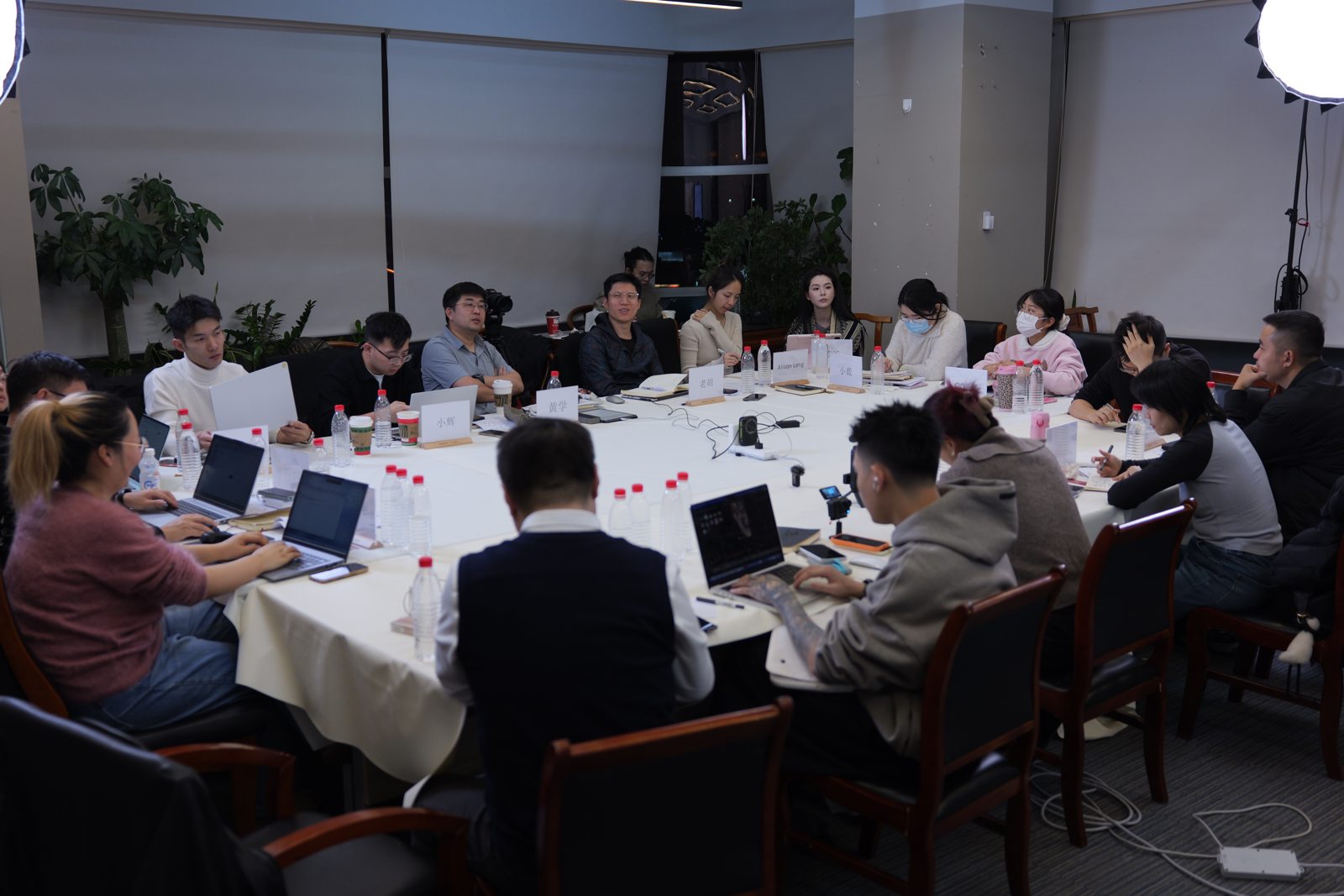 第4期围桌课堂,学员共同听课与交流